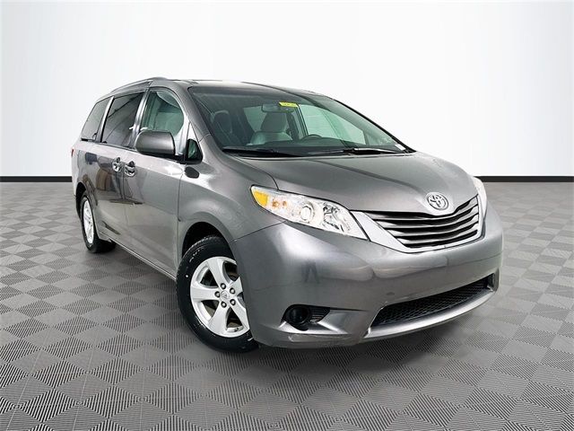 2017 Toyota Sienna LE