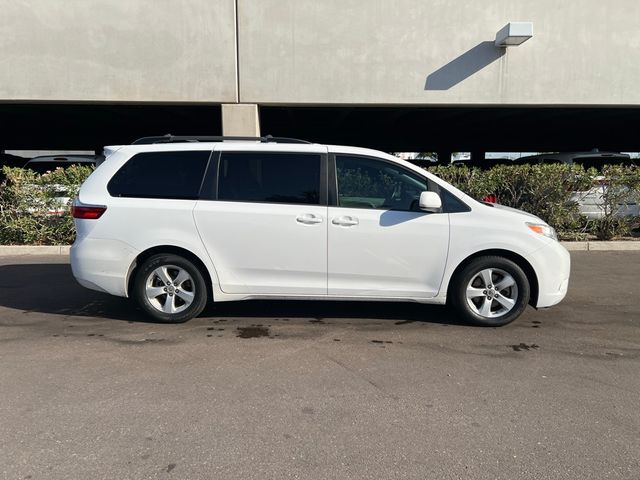 2017 Toyota Sienna LE