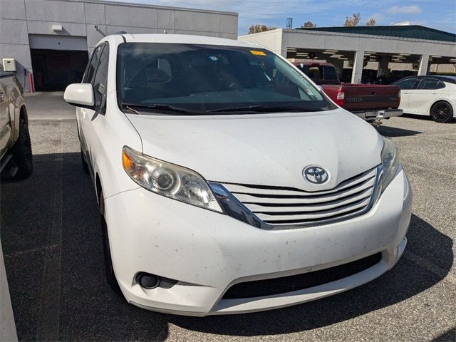 2017 Toyota Sienna LE