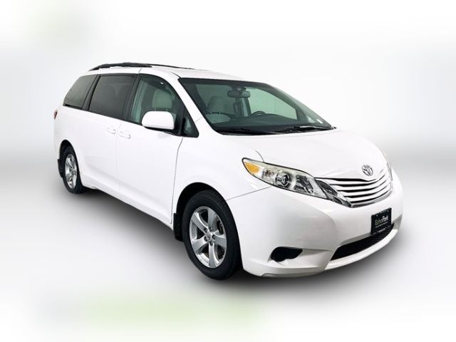 2017 Toyota Sienna LE