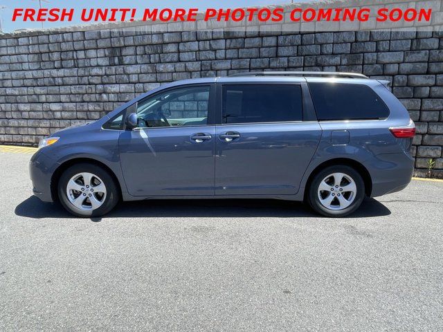 2017 Toyota Sienna LE