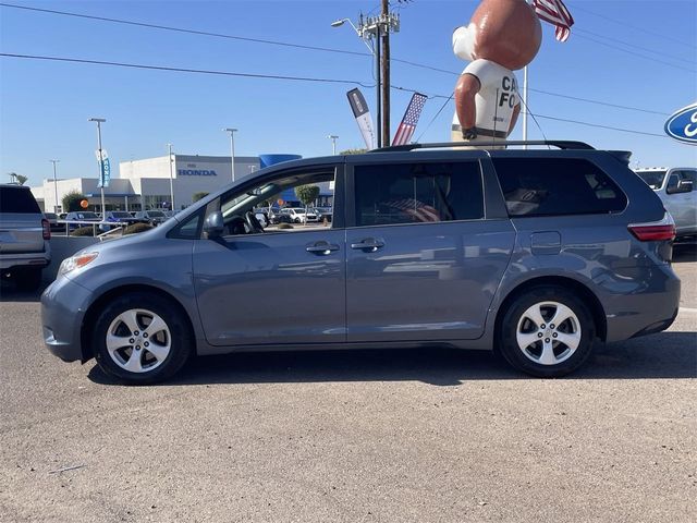 2017 Toyota Sienna LE