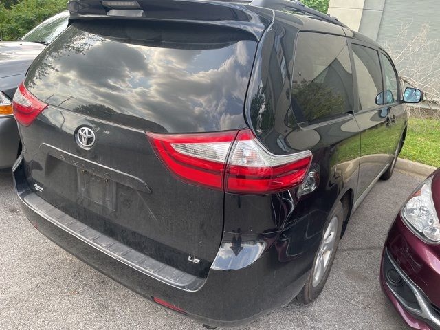 2017 Toyota Sienna 
