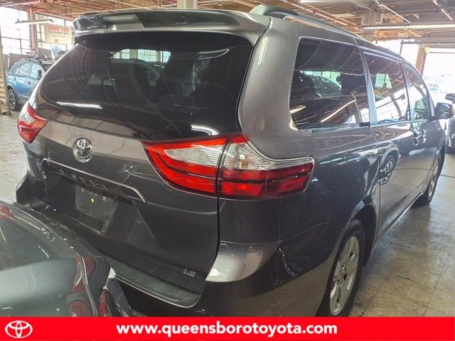 2017 Toyota Sienna LE