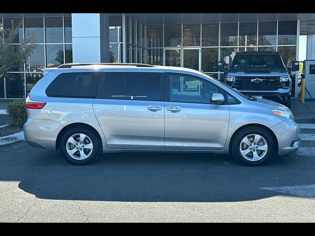 2017 Toyota Sienna 