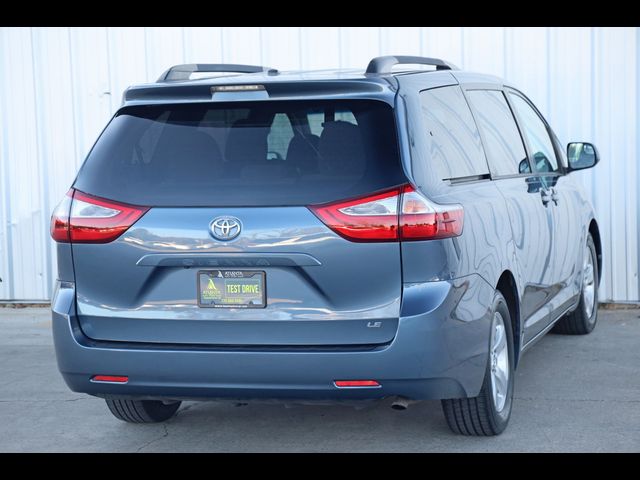 2017 Toyota Sienna LE