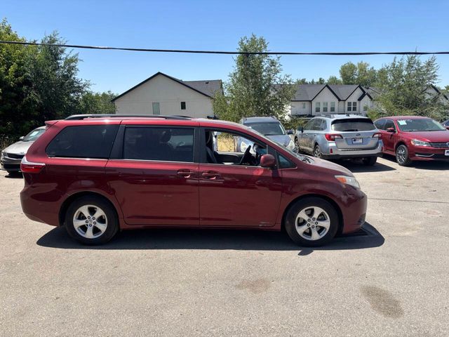 2017 Toyota Sienna LE
