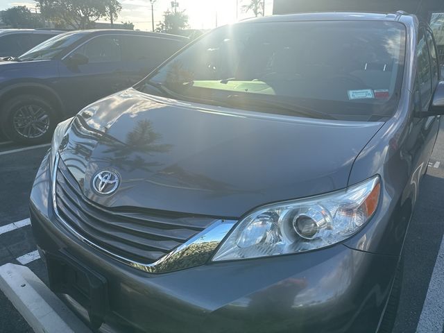 2017 Toyota Sienna LE