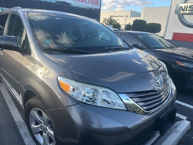 2017 Toyota Sienna LE