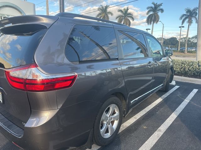 2017 Toyota Sienna LE