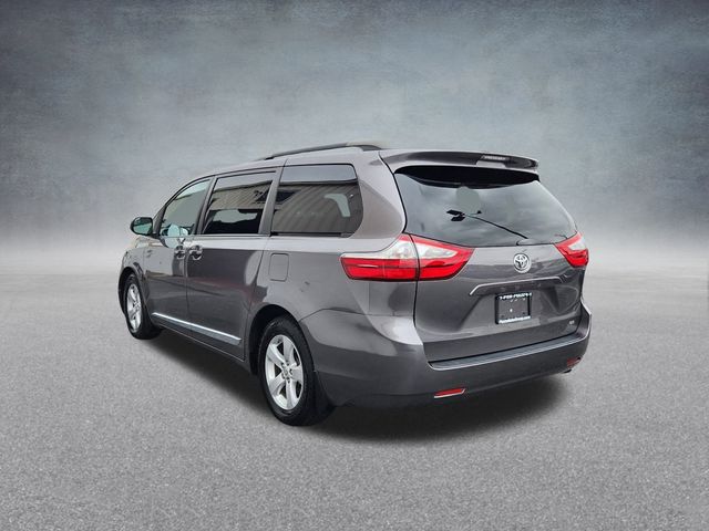 2017 Toyota Sienna 