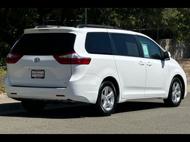 2017 Toyota Sienna 