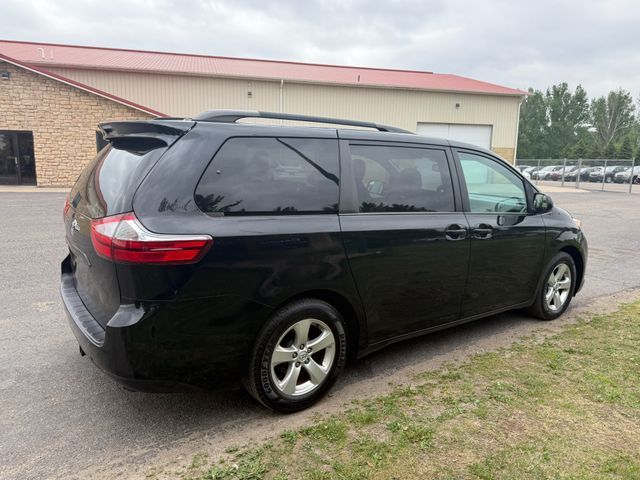 2017 Toyota Sienna 