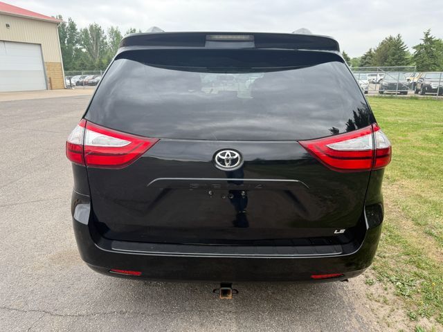 2017 Toyota Sienna 