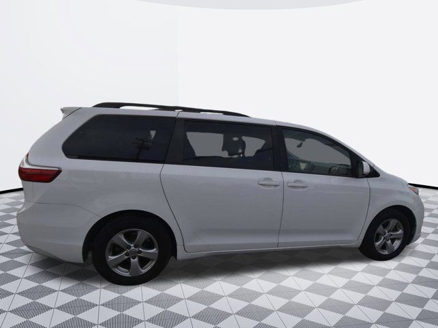2017 Toyota Sienna 