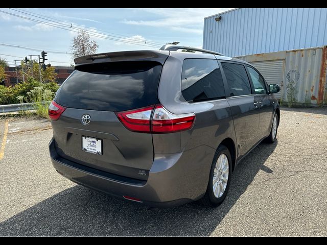 2017 Toyota Sienna LE