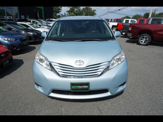 2017 Toyota Sienna LE