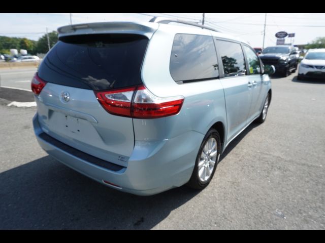 2017 Toyota Sienna LE