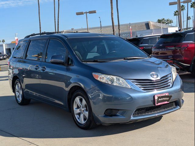 2017 Toyota Sienna LE