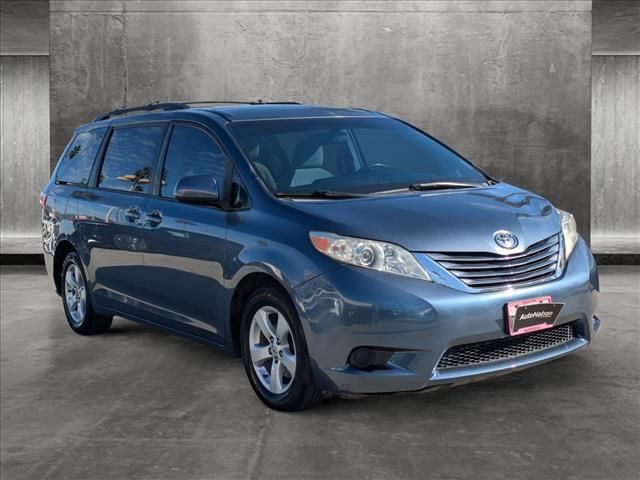 2017 Toyota Sienna LE