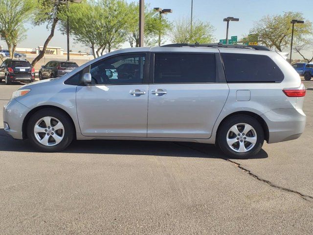 2017 Toyota Sienna LE Auto Access Seat