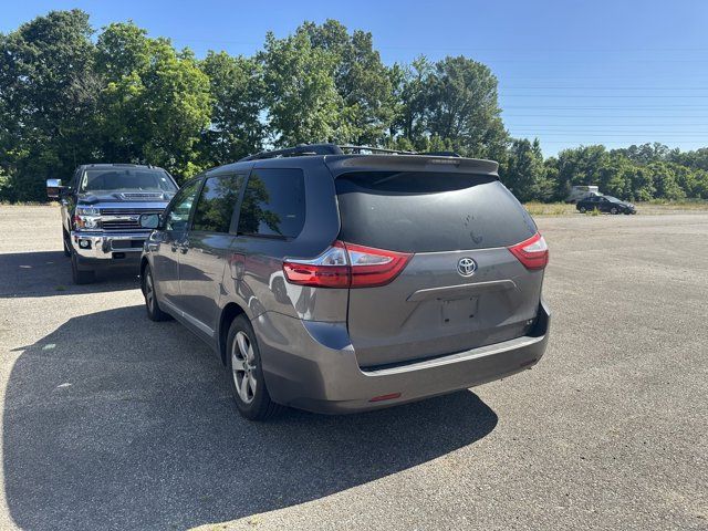 2017 Toyota Sienna LE Auto Access Seat