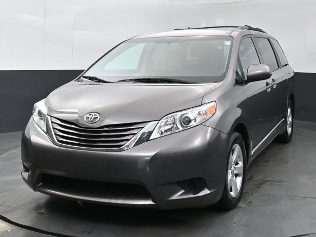 2017 Toyota Sienna LE Auto Access Seat