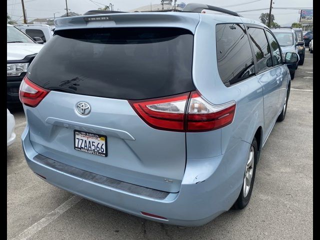 2017 Toyota Sienna LE Auto Access Seat