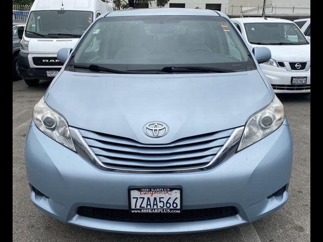 2017 Toyota Sienna LE Auto Access Seat