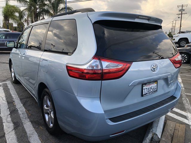 2017 Toyota Sienna LE Auto Access Seat