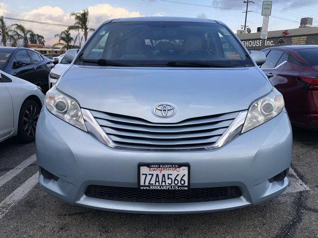 2017 Toyota Sienna LE Auto Access Seat