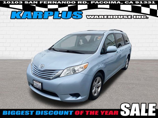 2017 Toyota Sienna LE Auto Access Seat