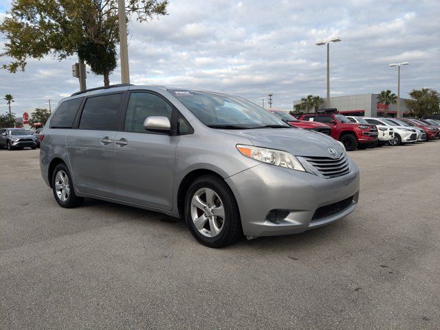 2017 Toyota Sienna LE