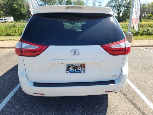 2017 Toyota Sienna LE Auto Access Seat