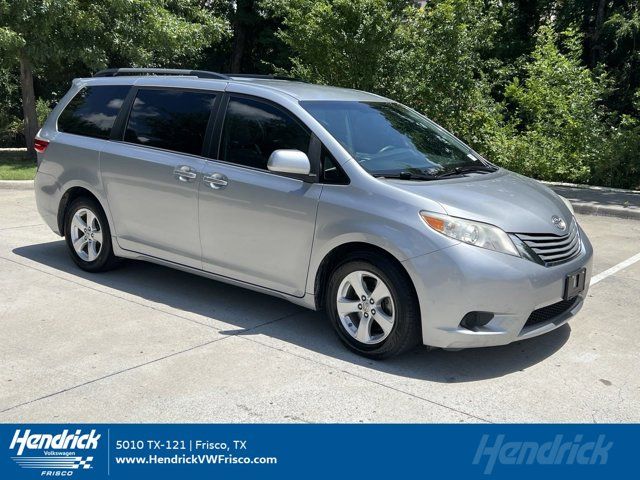 2017 Toyota Sienna LE Auto Access Seat