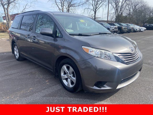 2017 Toyota Sienna LE Auto Access Seat