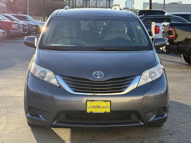 2017 Toyota Sienna LE Auto Access Seat