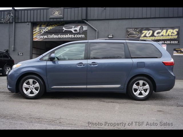 2017 Toyota Sienna LE