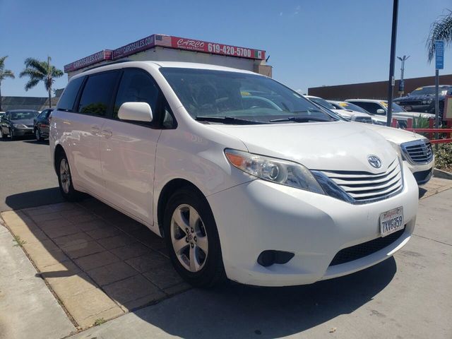 2017 Toyota Sienna 