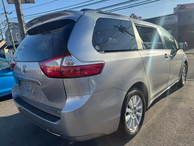 2017 Toyota Sienna LE