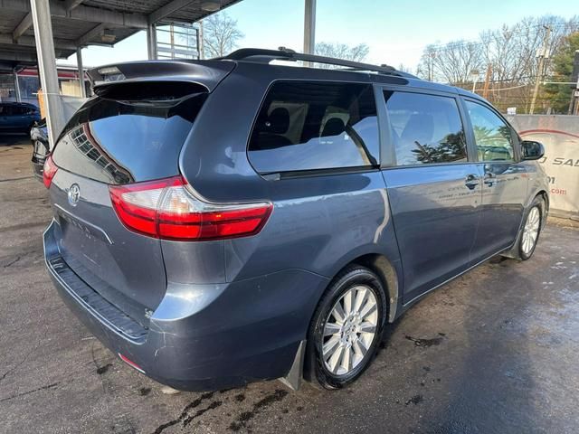 2017 Toyota Sienna LE