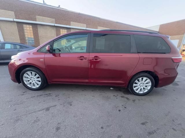 2017 Toyota Sienna LE