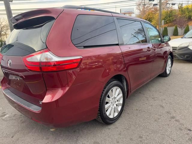 2017 Toyota Sienna LE