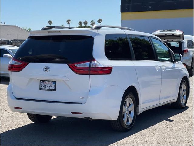 2017 Toyota Sienna 