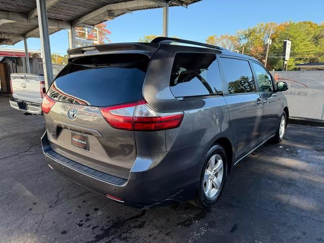 2017 Toyota Sienna LE