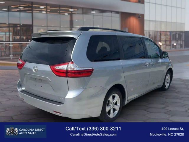 2017 Toyota Sienna LE