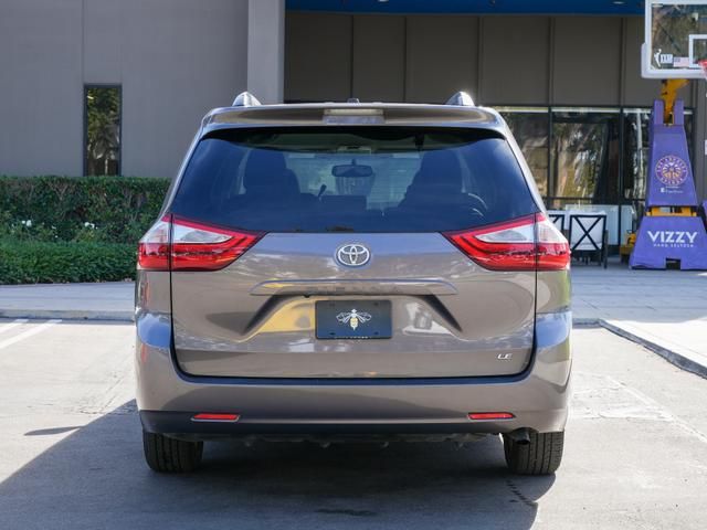 2017 Toyota Sienna LE