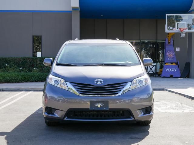 2017 Toyota Sienna LE