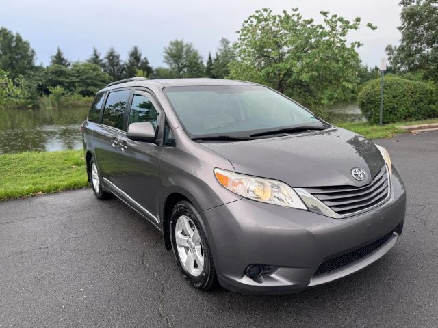 2017 Toyota Sienna LE