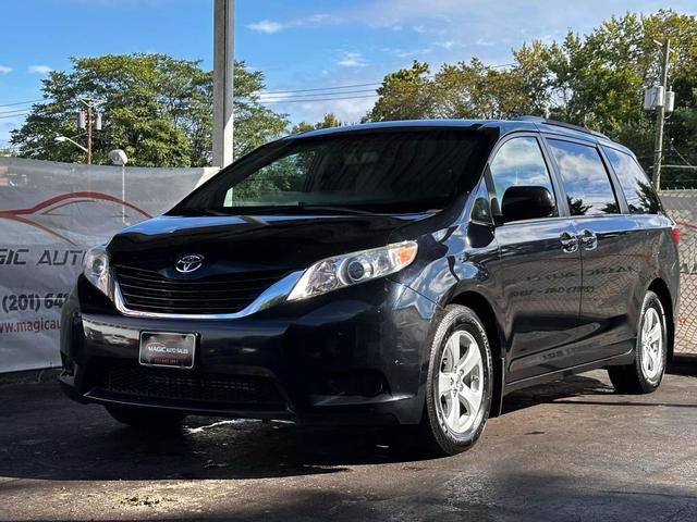 2017 Toyota Sienna LE